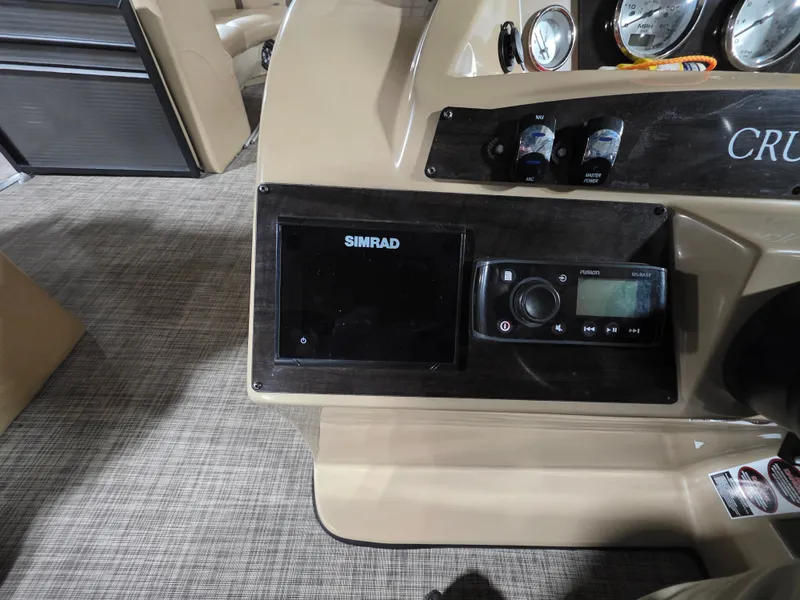 Slide: The Image of Dashboard of a 2019 Harris 250 CR boat. - 9
