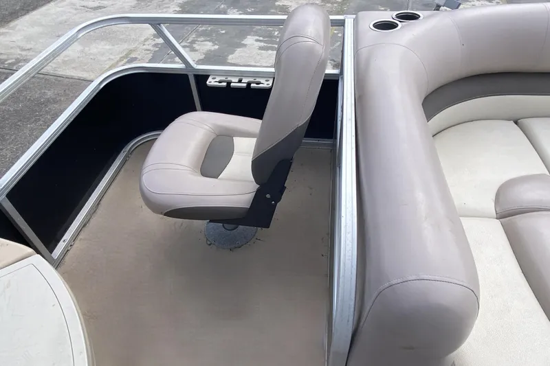 Slide: The Image of 2014 TRACKER MARINE SUN TRACKER 18 DLX boat interior with seating and cup holders. - 5