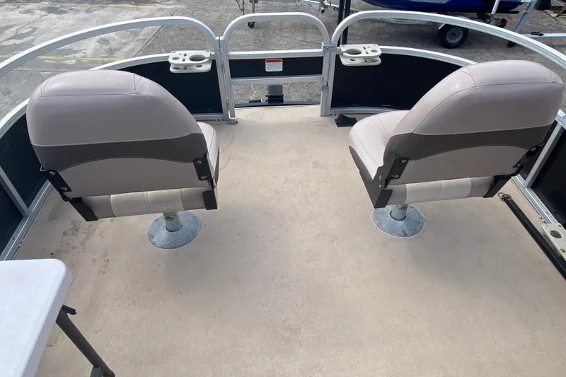 Slide: The Image of 2014 TRACKER MARINE SUN TRACKER 18 DLX boat with two swivel seats on deck. - 9