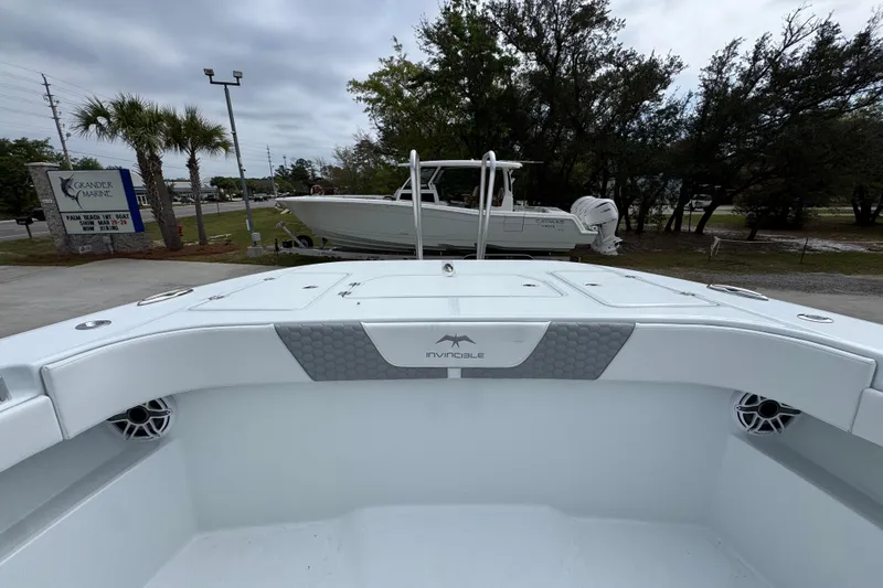 Slide: The Image of 2026 Invincible 33 Catamaran boat interior at Grander Marine dealership. - 21