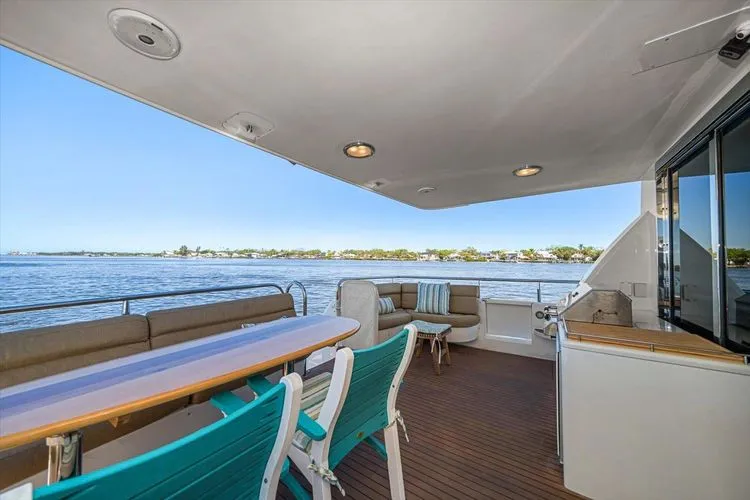 Slide: The Image of 1997 Lazzara Eb 76 - Image 14 - 14