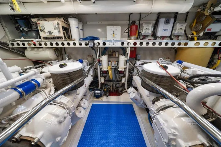 Slide: The Image of 1997 Lazzara Eb 76 - Image 19 - 19