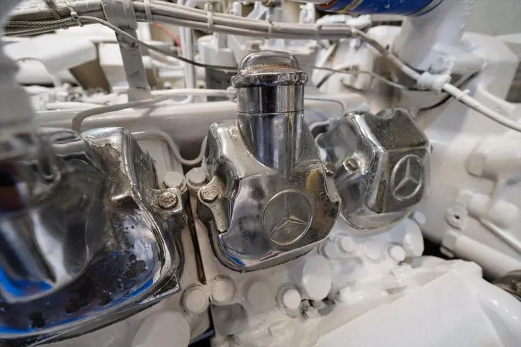 Slide: The Image of 1997 Lazzara Eb 76 - Image 21 - 21