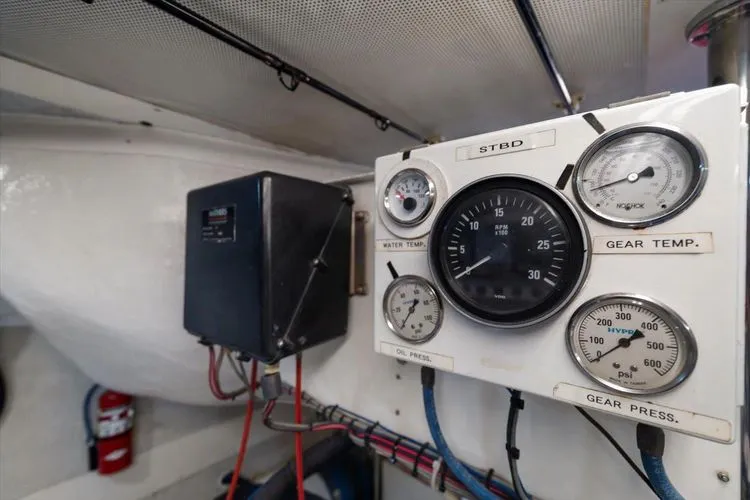 Slide: The Image of 1997 Lazzara Eb 76 - Image 24 - 24