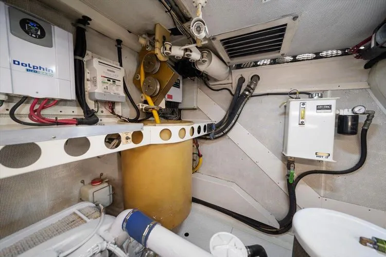 Slide: The Image of 1997 Lazzara Eb 76 - Image 25 - 25