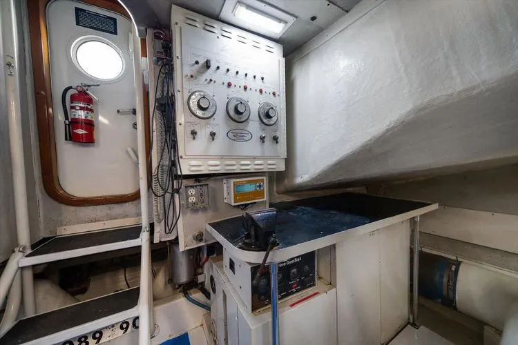 Slide: The Image of 1997 Lazzara Eb 76 - Image 26 - 26