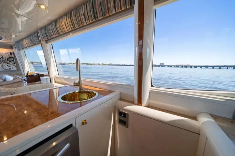 Slide: The Image of 1997 Lazzara Eb 76 - Image 32 - 32