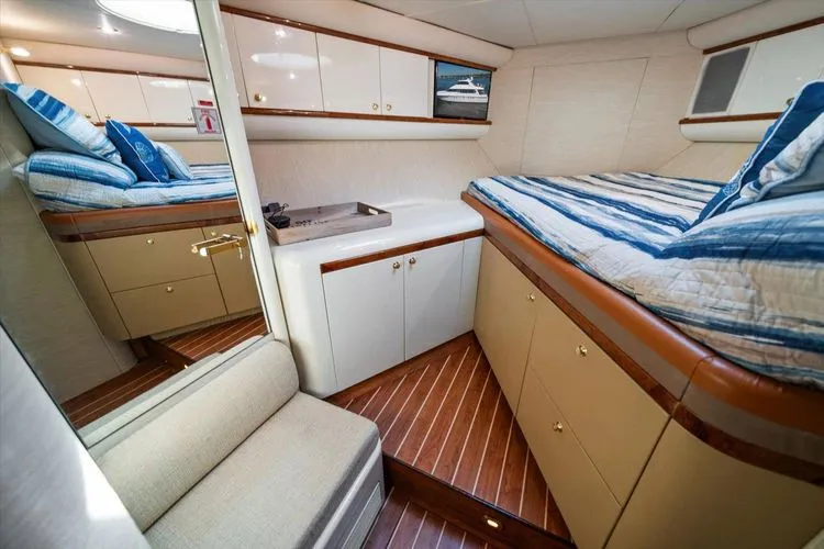 Slide: The Image of 1997 Lazzara Eb 76 - Image 50 - 50