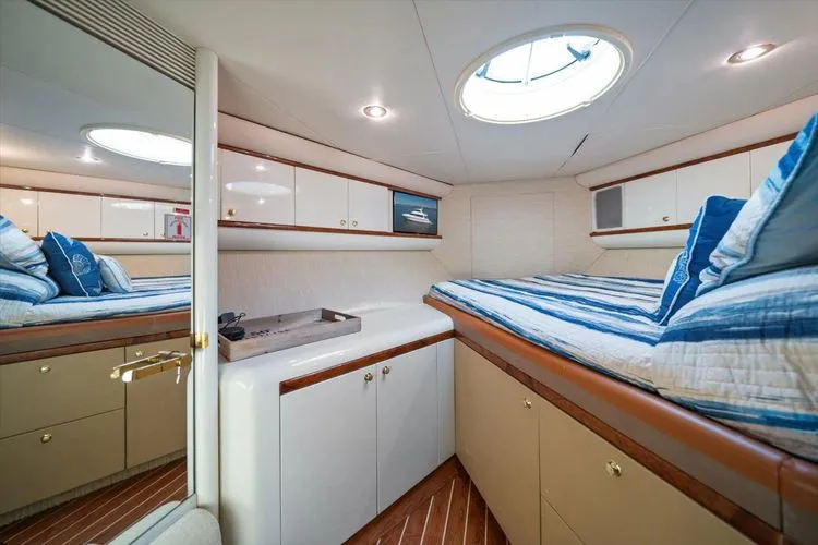 Slide: The Image of 1997 Lazzara Eb 76 - Image 51 - 51