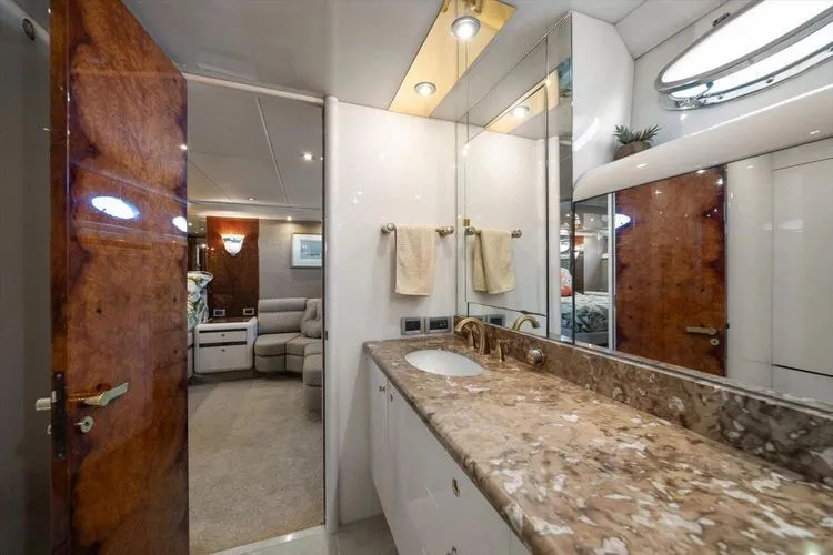 Slide: The Image of 1997 Lazzara Eb 76 - Image 53 - 53