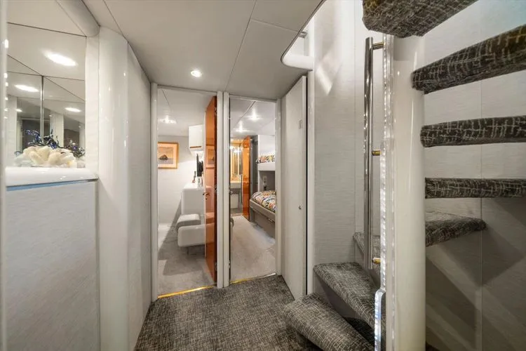 Slide: The Image of 1997 Lazzara Eb 76 - Image 56 - 56