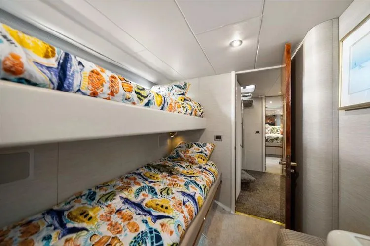 Slide: The Image of 1997 Lazzara Eb 76 - Image 61 - 61