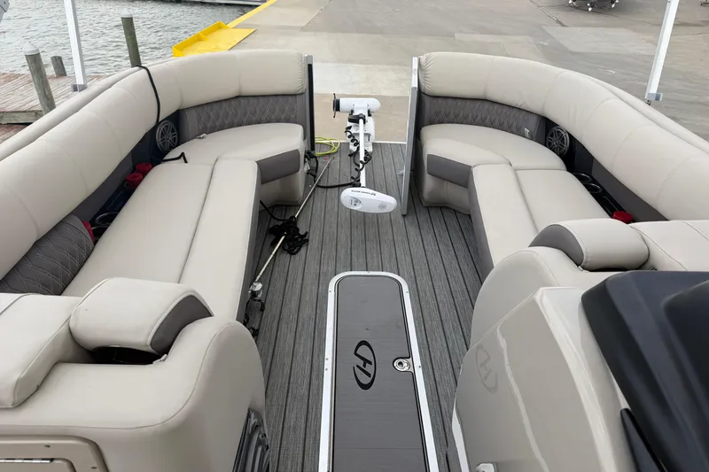 Slide: The Image of 2022 Harris FloteBote Solstice 250 pontoon boat interior with beige seating and gray flooring. - 18
