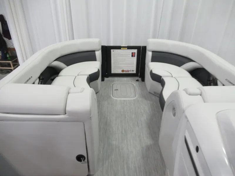 Slide: The Image of Barletta CORSA 23UC TRITOON 2021 - 3