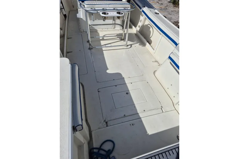 Slide: The Image of 1987 Mako 261 Center Console boat interior with seating and storage compartments. - 14
