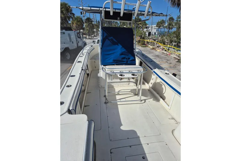 Slide: The Image of 1987 Mako 261 Center Console boat with blue seating and spacious deck. - 15