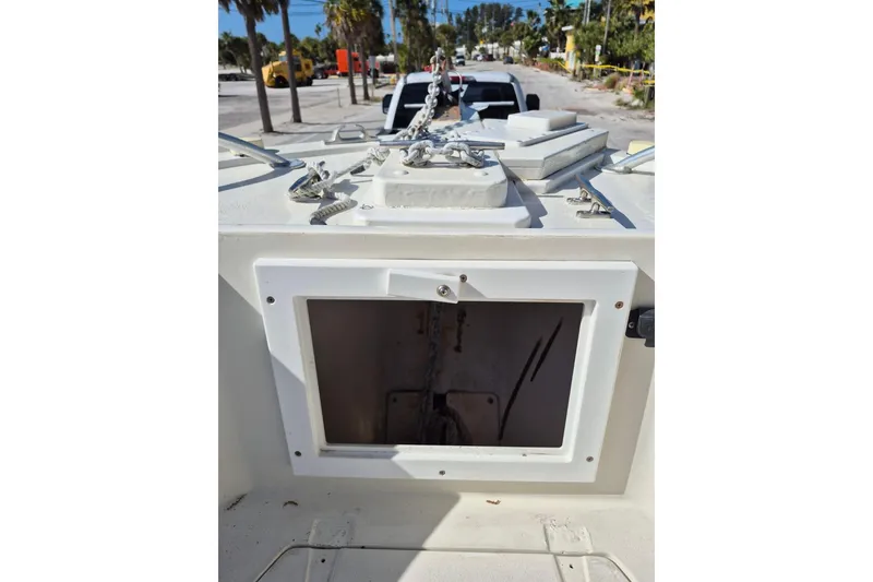 Slide: The Image of 1987 Mako 261 Center Console boat with open storage compartment on deck. - 34