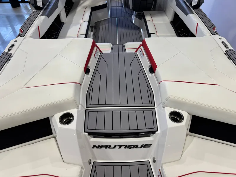 Slide: The Image of Nautique Super Air Nautique S23 2023 - 10