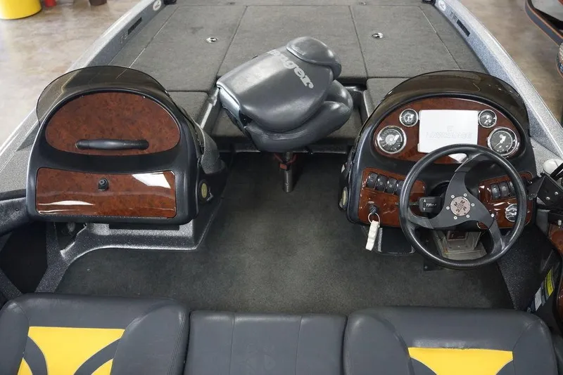 Slide: The Image of 2006 Ranger 521 VX boat interior with steering wheel and dashboard controls. - 15