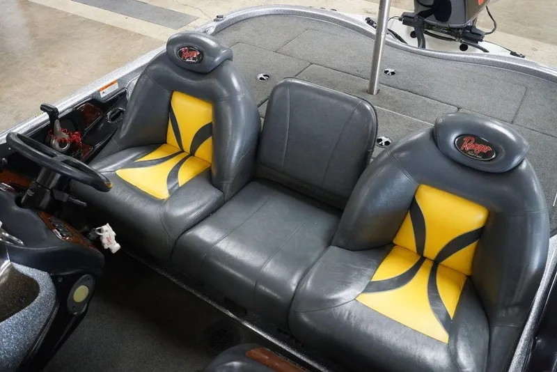 Slide: The Image of 2006 Ranger 521 VX boat interior with gray and yellow seating. - 9
