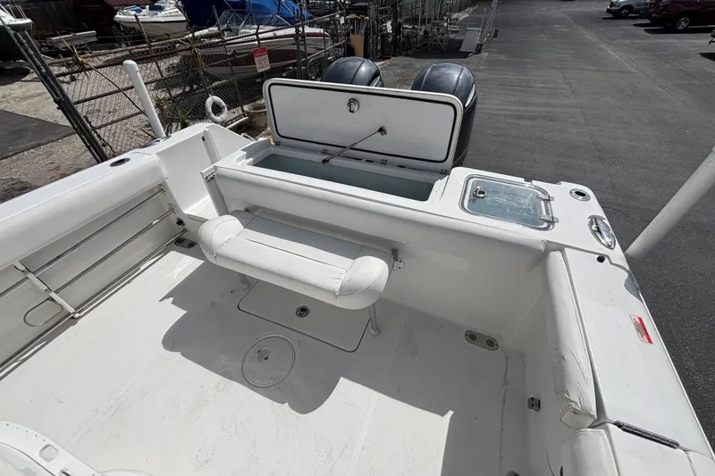 Slide: The Image of 2018 Sea Hunt Gamefish 27 boat with open storage and seating area. - 15