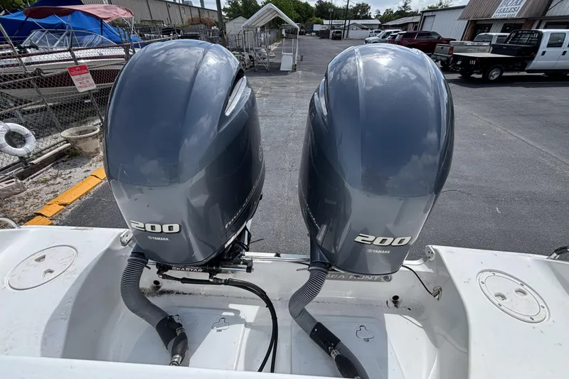 Slide: The Image of Twin Yamaha 200 engines on a 2018 Sea Hunt Gamefish 27 boat. - 16