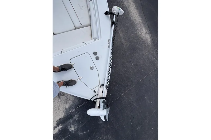 Slide: The Image of 2018 Sea Hunt Gamefish 27 boat with forward seating and trolling motor. - 33