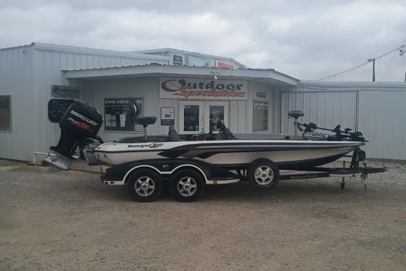 The Image of 2010 Ranger Z520 boat with trailer parked outside a dealership. - 1