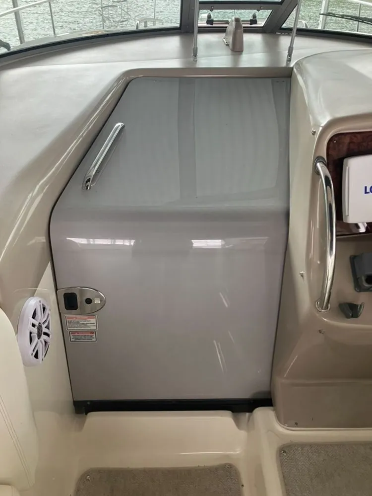 Slide: The Image of Interior of a 2004 Sea Ray Sundancer 320 yacht. - 17