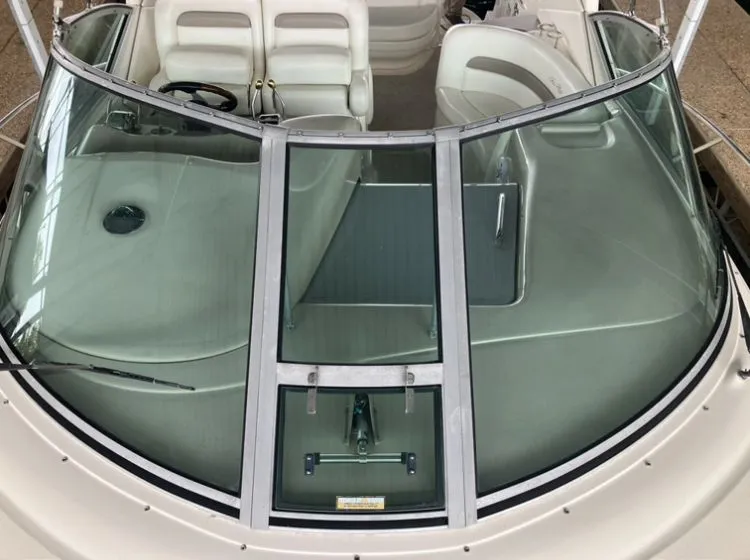 Slide: The Image of Top view of Sea Ray Sundancer 320 yacht, 2004 model. - 24
