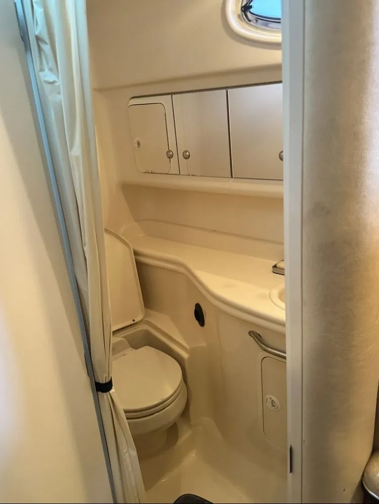 Slide: The Image of Bathroom in Sea Ray Sundancer 320 boat, year 2004. - 35
