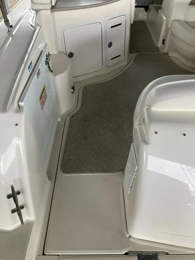 Slide: The Image of Interior of a 2004 Sea Ray Sundancer 320 yacht. - 8