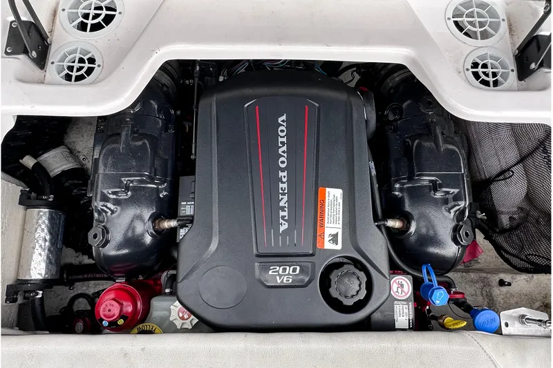 Slide: The Image of Volvo Penta 200 V6 engine in 2018 Regal 1900 ES Bowrider boat. - 10