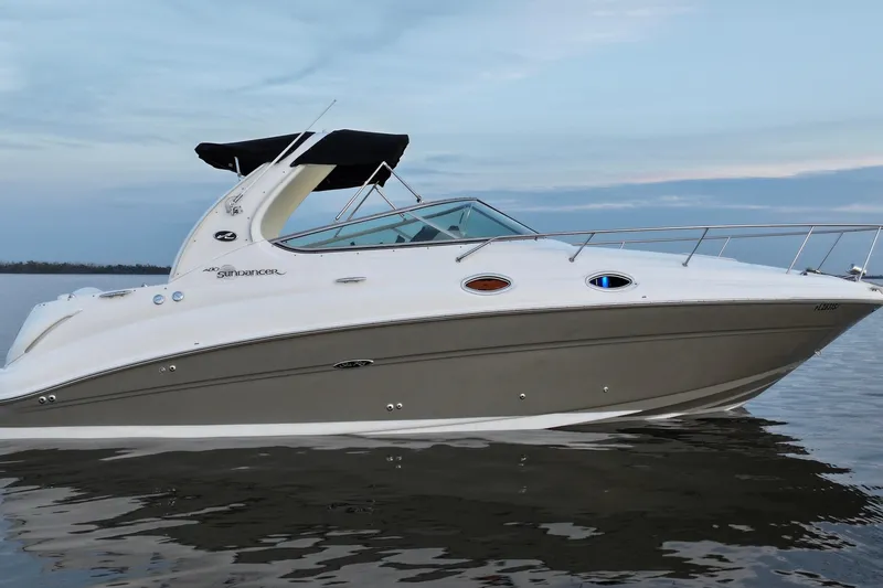 The Image of 2007 Sea Ray Sundancer 280 boat on calm water under a clear sky. - 0