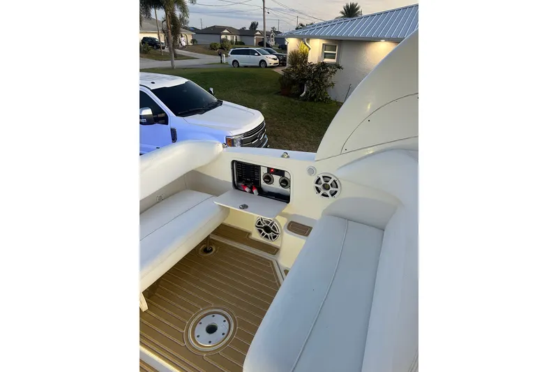 Slide: The Image of 2007 Sea Ray Sundancer 280 boat interior with seating and control panel. - 18