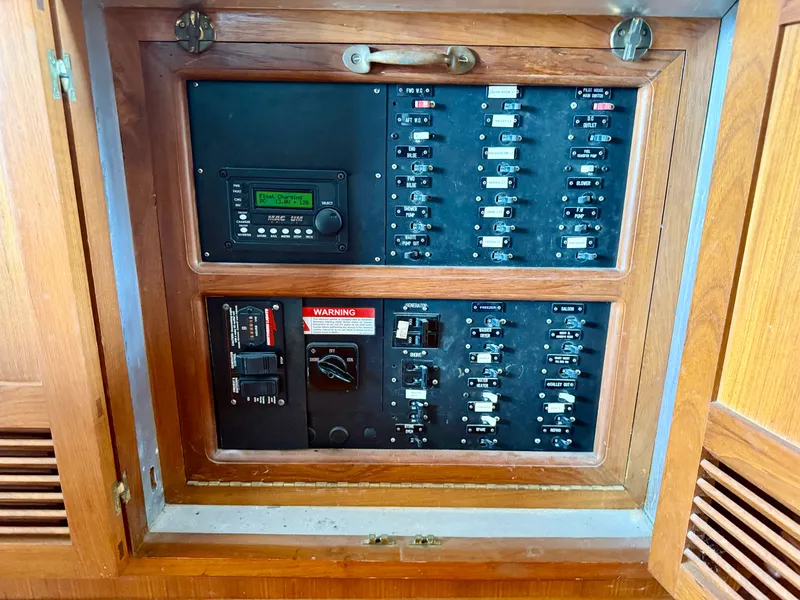 Slide: The Image of Kadey-Krogen 42 1986 - 31