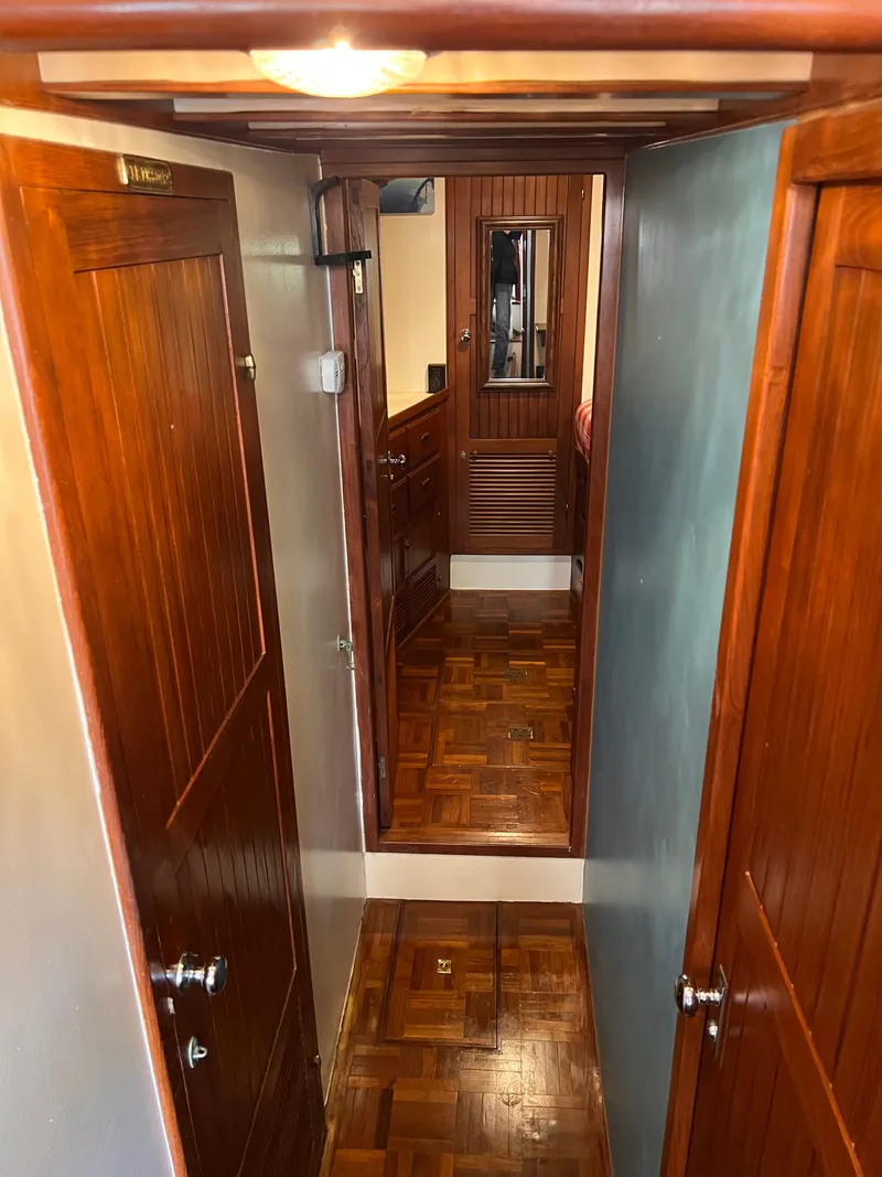 Slide: The Image of Kadey-Krogen 42 1986 - 32