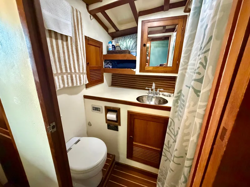 Slide: The Image of Kadey-Krogen 42 1986 - 37