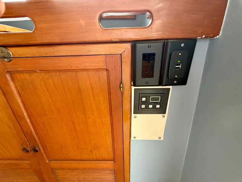 Slide: The Image of Kadey-Krogen 42 1986 - 72