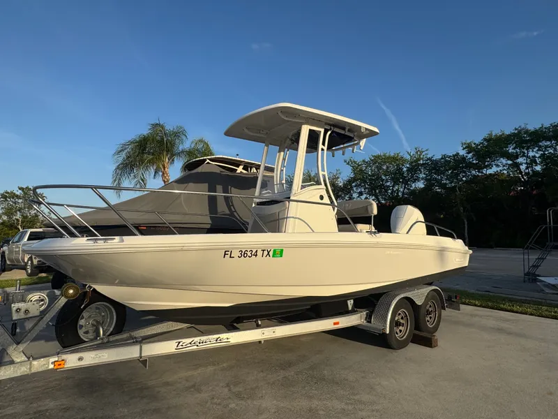 Slide: The Image of Boston Whaler 210 Dauntless 2020 - 0