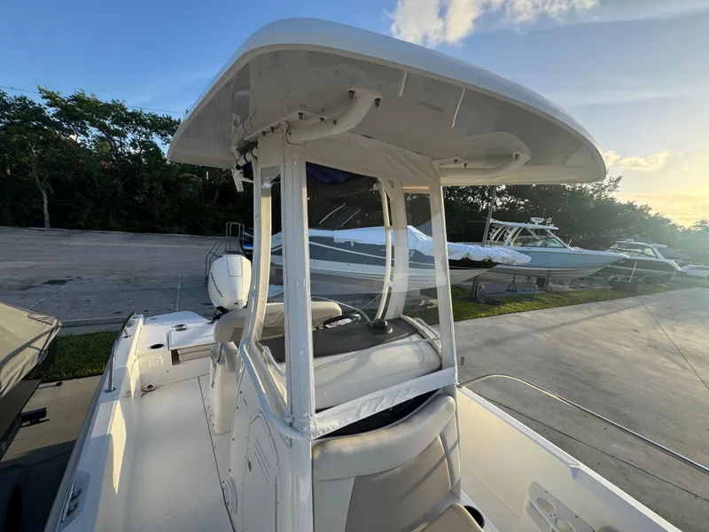 Slide: The Image of Boston Whaler 210 Dauntless 2020 - 11