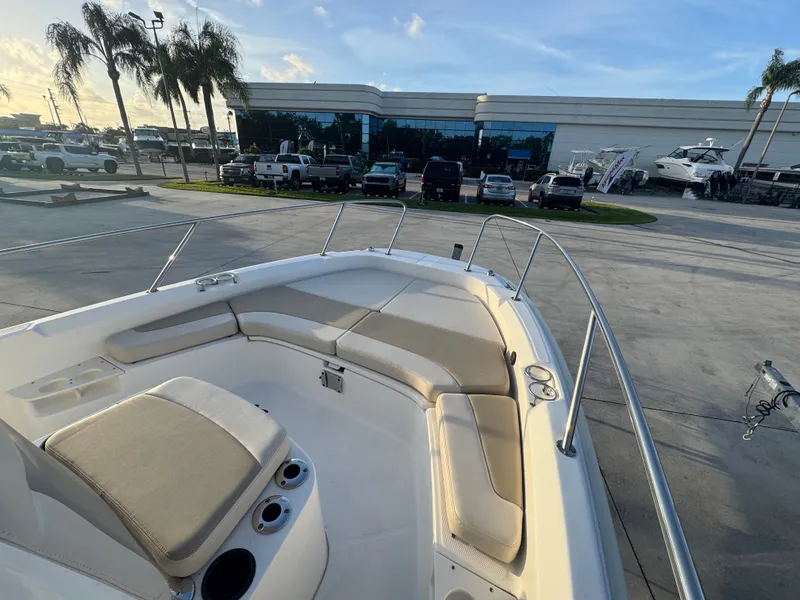 Slide: The Image of Boston Whaler 210 Dauntless 2020 - 12
