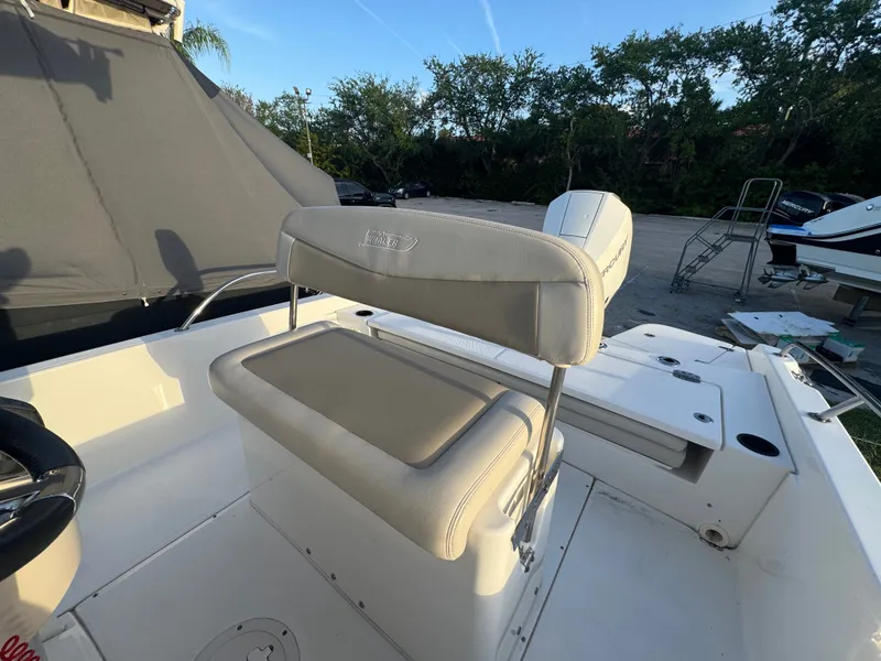 Slide: The Image of Boston Whaler 210 Dauntless 2020 - 4