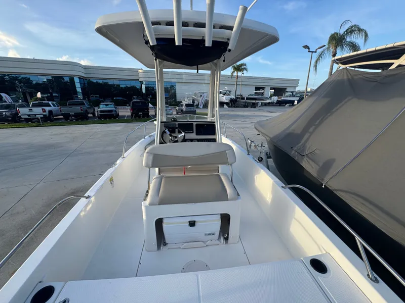 Slide: The Image of Boston Whaler 210 Dauntless 2020 - 5