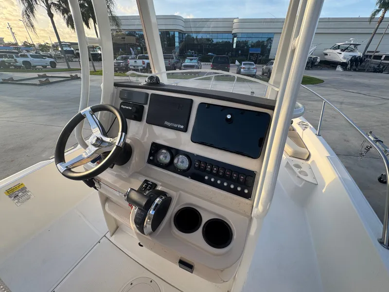Slide: The Image of Boston Whaler 210 Dauntless 2020 - 8