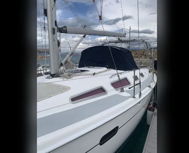 Slide: The Image of 2005 Hunter Mariner 36 sailboat docked at marina. - 5