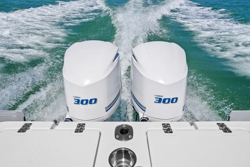 Slide: The Image of Edgewater 280CX Crossover 2018 with Yamaha 300 engines on water. - 43