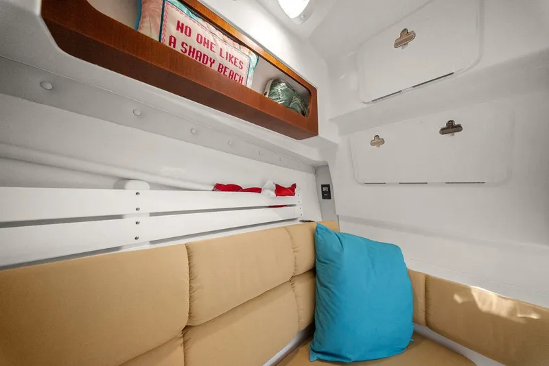 Slide: The Image of Edgewater 280CX Crossover 2018 - 53