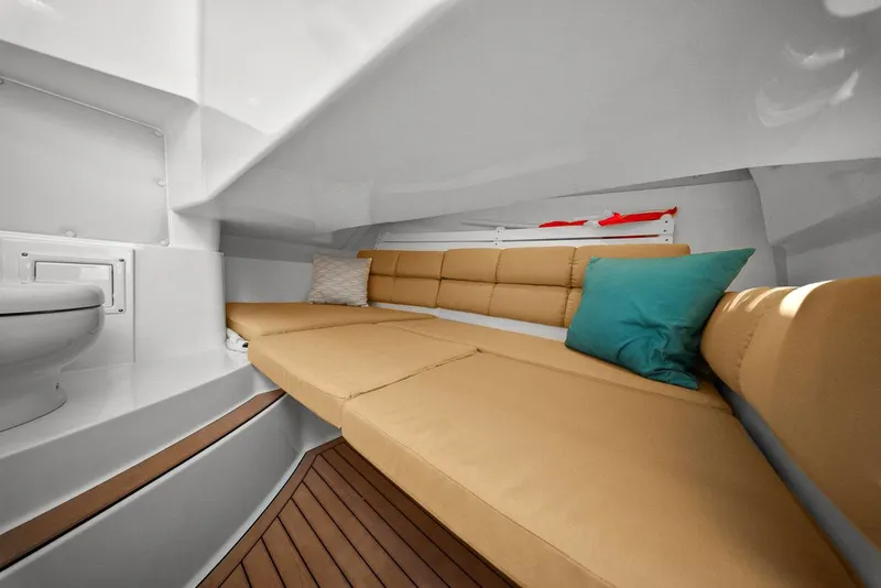 Slide: The Image of Edgewater 280CX Crossover 2018 - 54