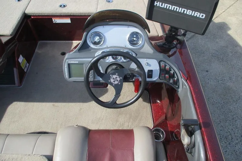 Slide: The Image of 2007 Ranger 188VS Intracoastal boat dashboard with steering wheel and navigation equipment. - 4